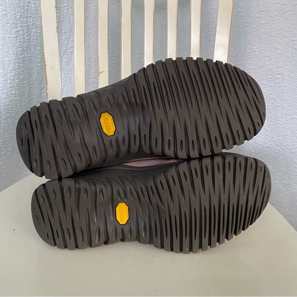 UGG Adirondack Waterproof Winter Charcoal and Gray  Lace-Up Boots - Picture 5 of 13